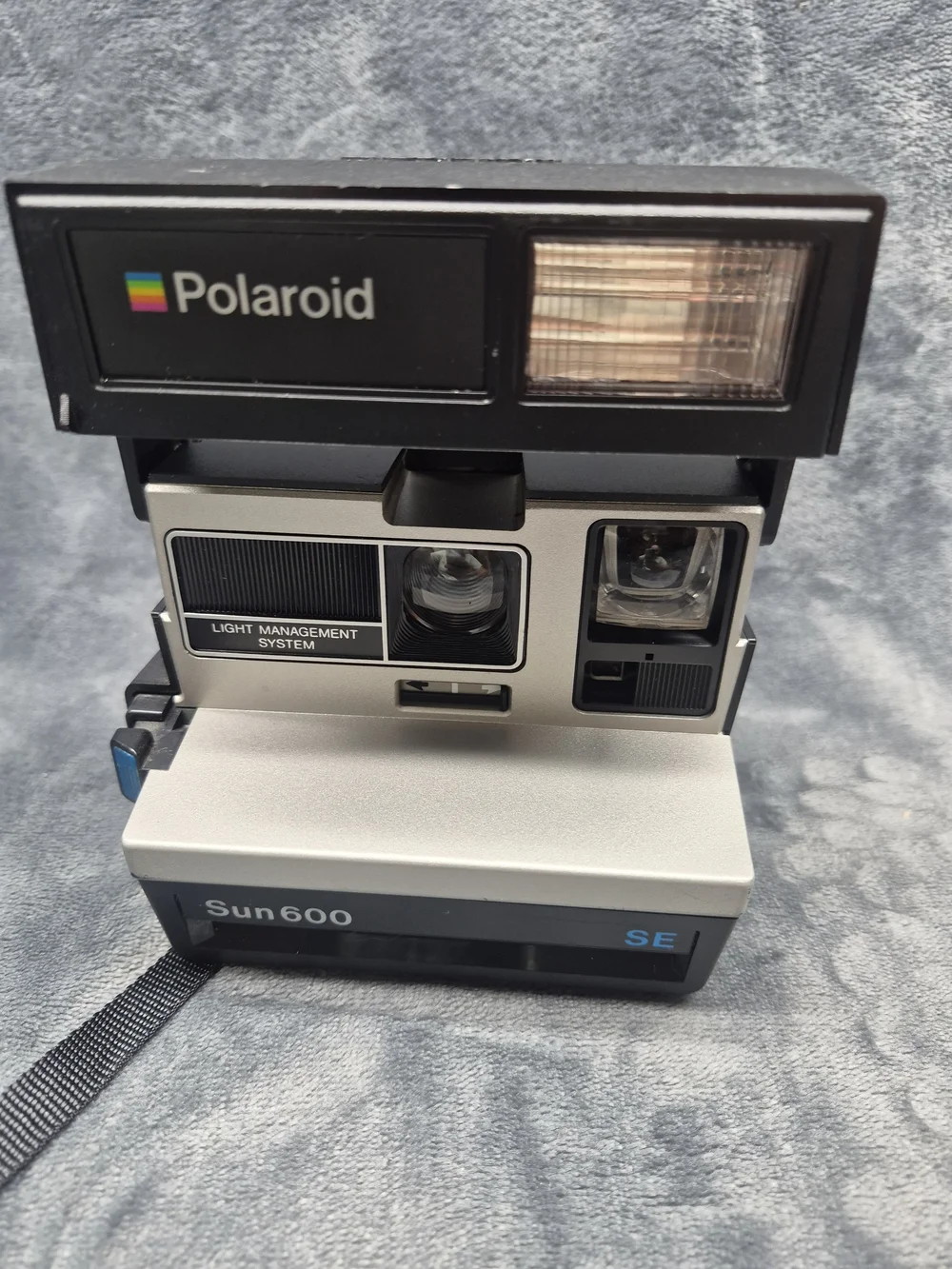 Vintage Polaroid Sun 600 LMS Instant Film Camera With Strap Brocken  Untested